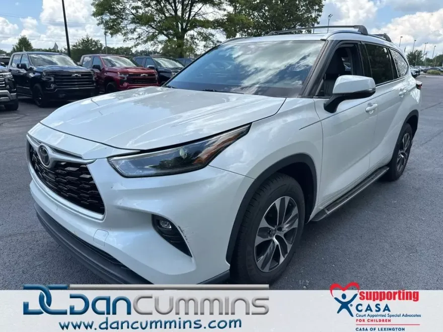 2021 Toyota Highlander XLE photo 1
