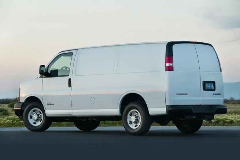 2009 Chevrolet Express Cargo Work Van 1500 photo 1