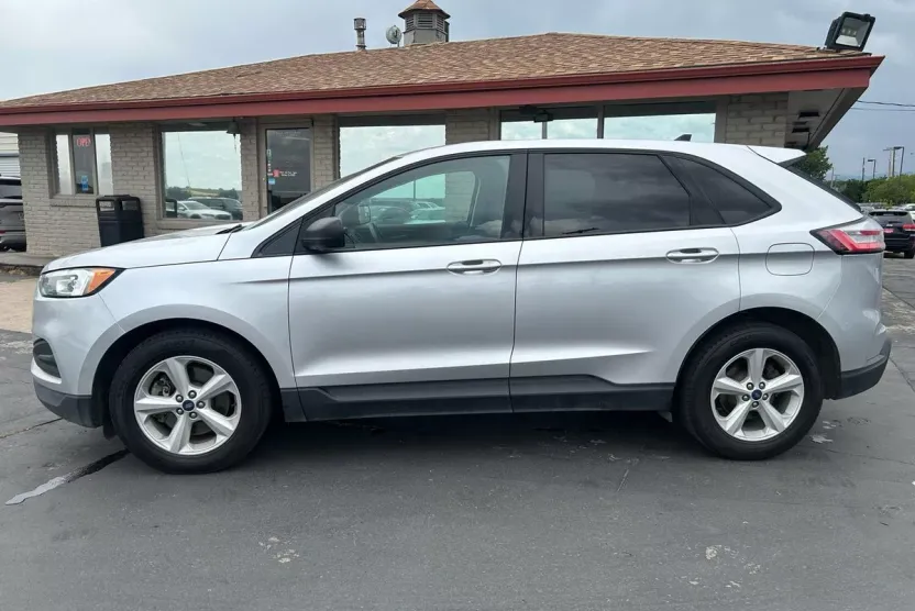 2019 Ford Edge SE photo 1