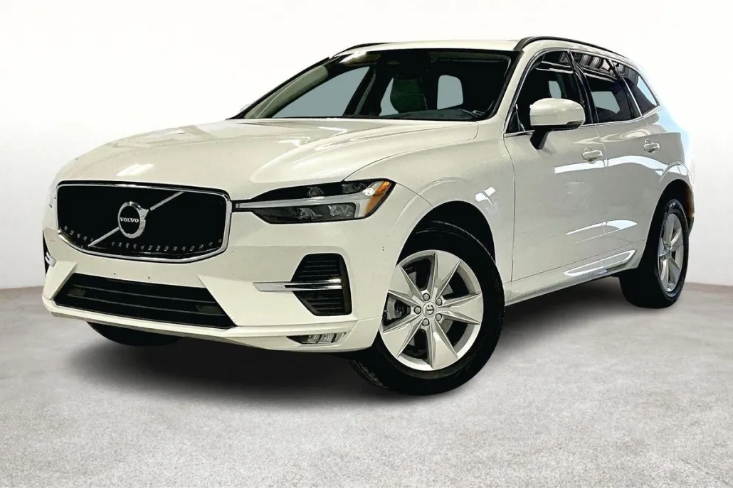 2022 Volvo XC60 B5 Momentum photo 1