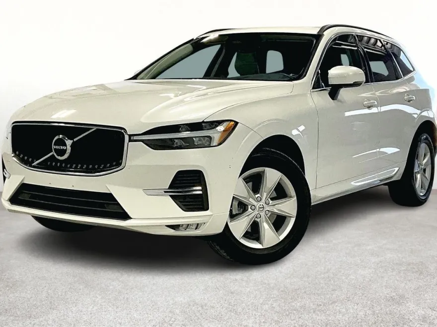 2022 Volvo XC60 B5 Momentum photo 1