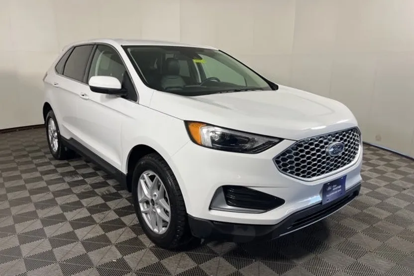 2023 Ford Edge SEL photo 1