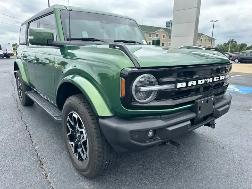 2022 Ford Bronco Outer Banks photo 1
