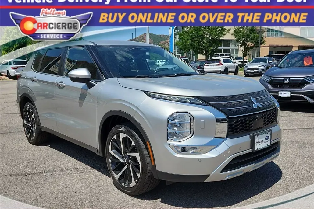 2023 Mitsubishi Outlander SE photo 1