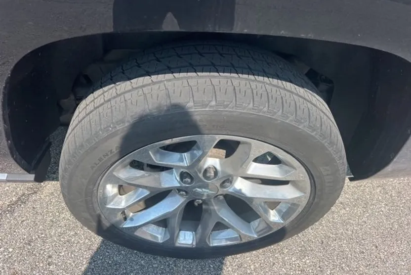 2019 Chevrolet Suburban Premier photo 1