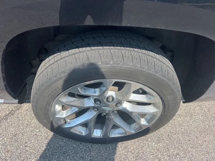 2019 Chevrolet Suburban Premier photo 1