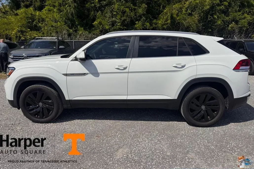 2022 Volkswagen Atlas Cross Sport V6 SE Technology photo 1