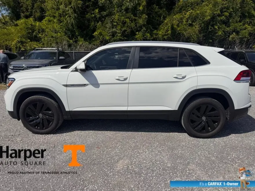2022 Volkswagen Atlas Cross Sport V6 SE Technology photo 1