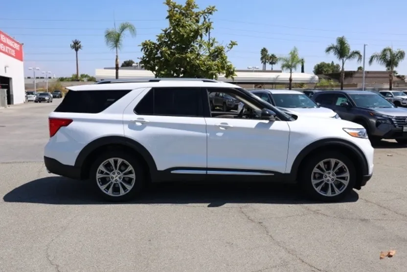 2022 Ford Explorer Limited photo 1