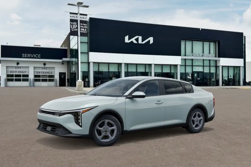 2025 Kia K4 LXS photo 1