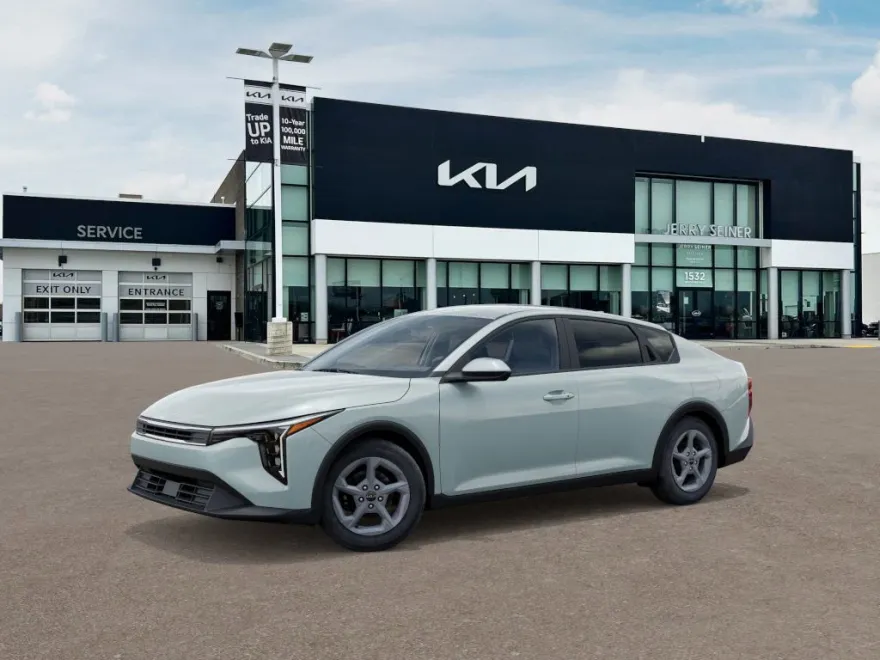 2025 Kia K4 LXS photo 1