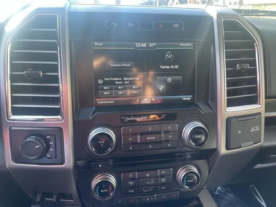 2015 Ford F-150 Platinum photo 16