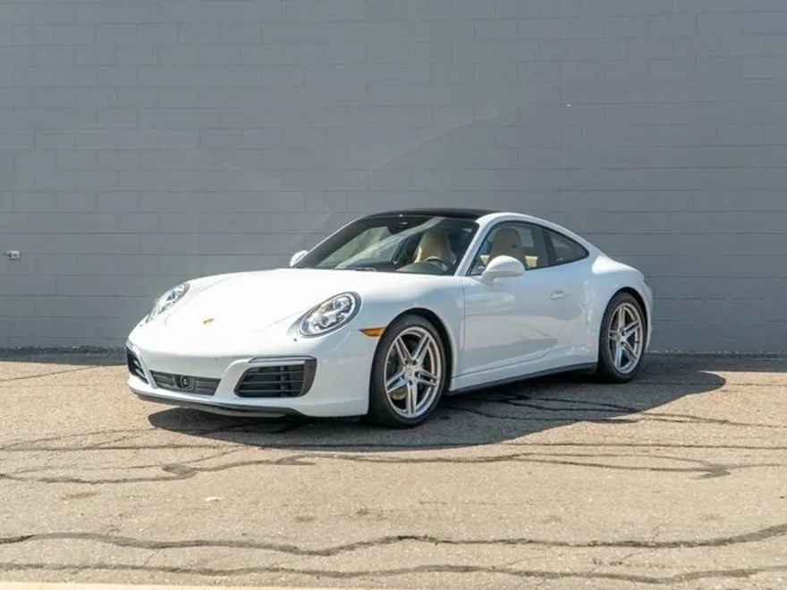 2017 Porsche 911 4 photo 1