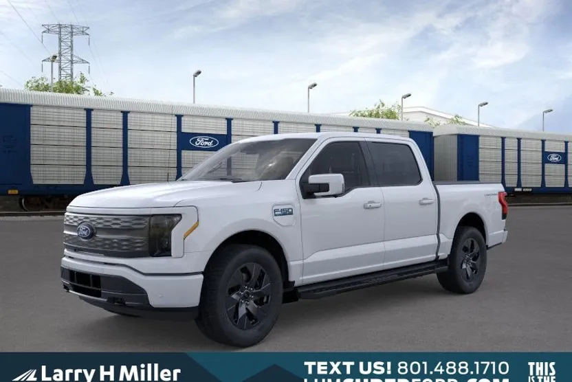 2025 Ford F-150 Lightning Lariat photo 1