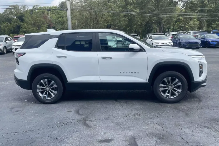 2026 Chevrolet Equinox LT photo 1
