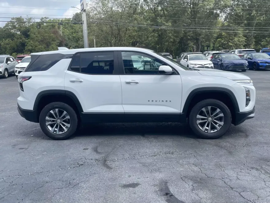 2026 Chevrolet Equinox LT photo 1