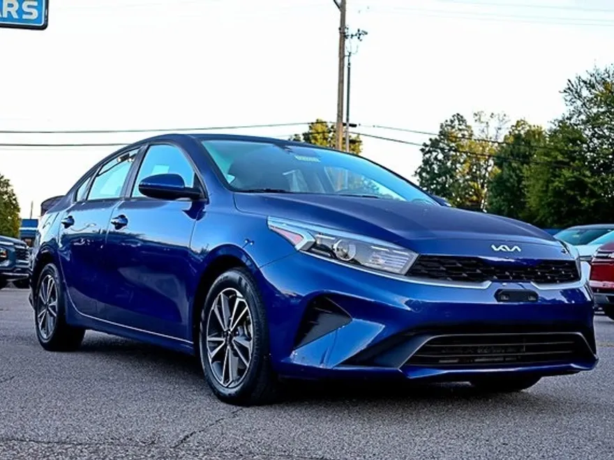 2023 Kia Forte LXS photo 1