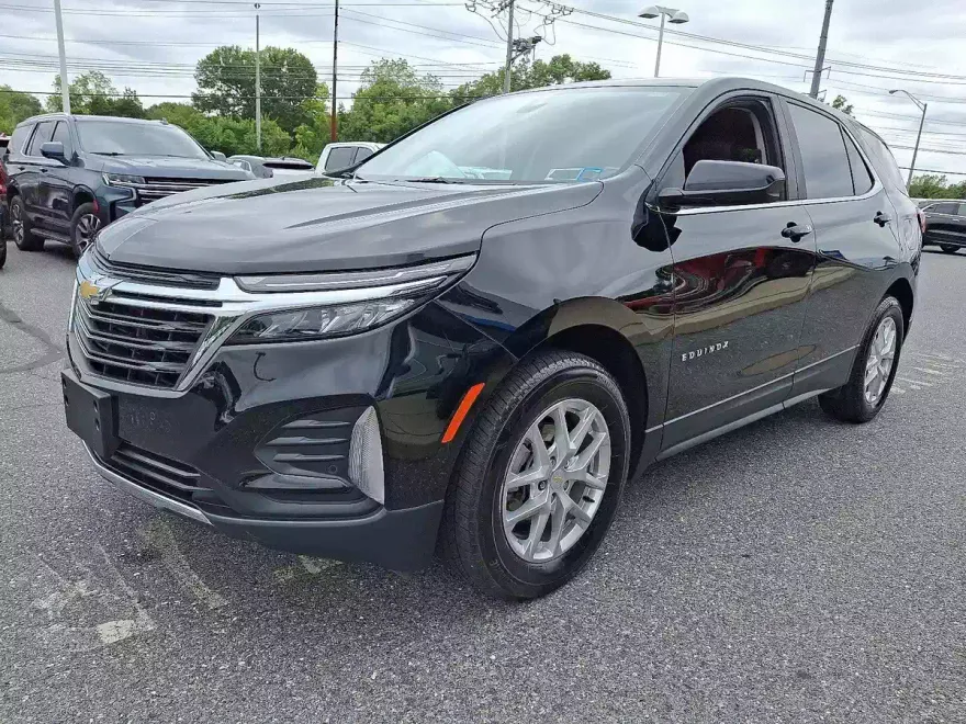2022 Chevrolet Equinox LT photo 1