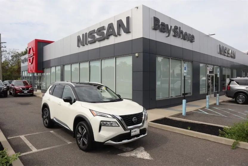2023 Nissan Rogue Platinum photo 1