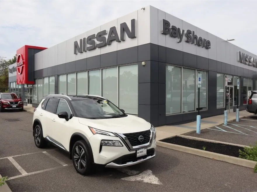 2023 Nissan Rogue Platinum photo 1