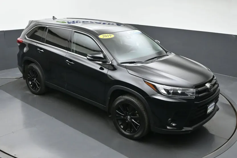 2019 Toyota Highlander SE photo 1