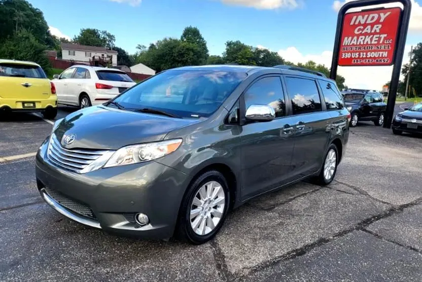 2011 Toyota Sienna XLE Limited photo 1