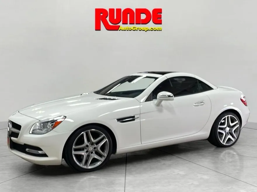 2016 Mercedes Benz SLK 300 photo 1