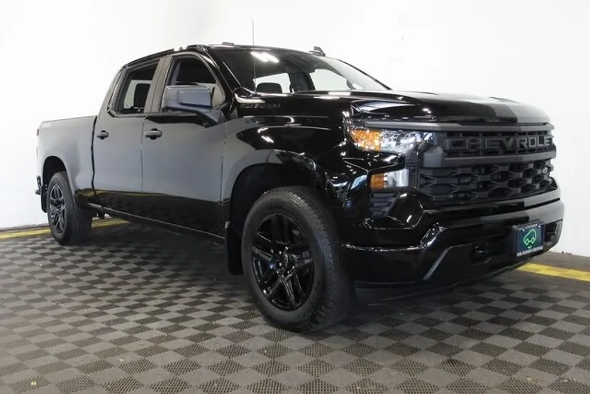 2023 Chevrolet Silverado 1500 Custom photo 1