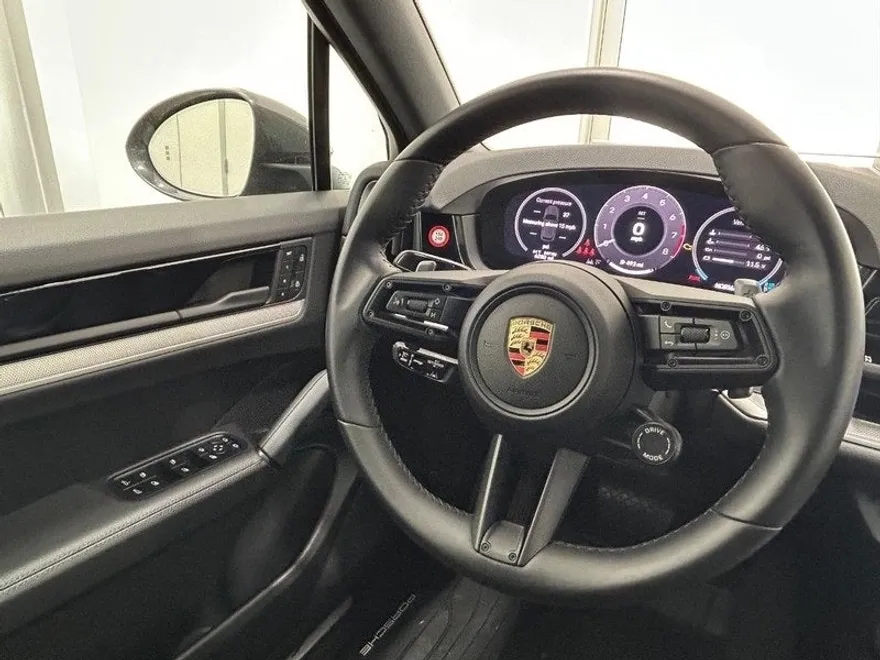 2024 Porsche Cayenne Base photo 18