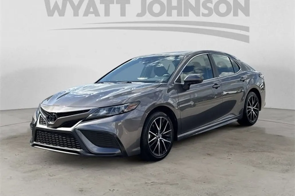 2024 Toyota Camry SE photo 1