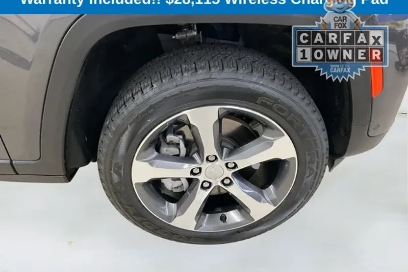 2022 Jeep Cherokee Limited 4xe photo 1