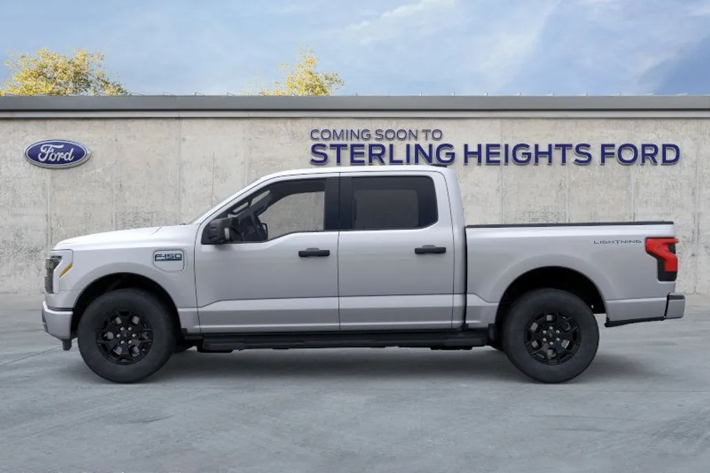 2025 Ford F-150 Lightning XLT photo 1
