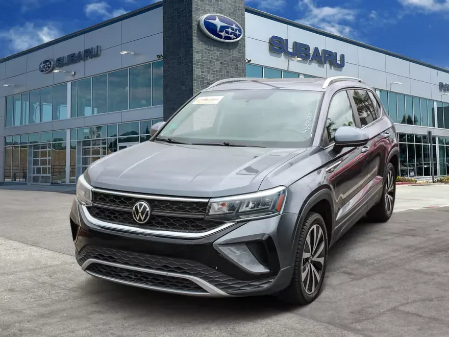 2022 Volkswagen Taos SE photo 1