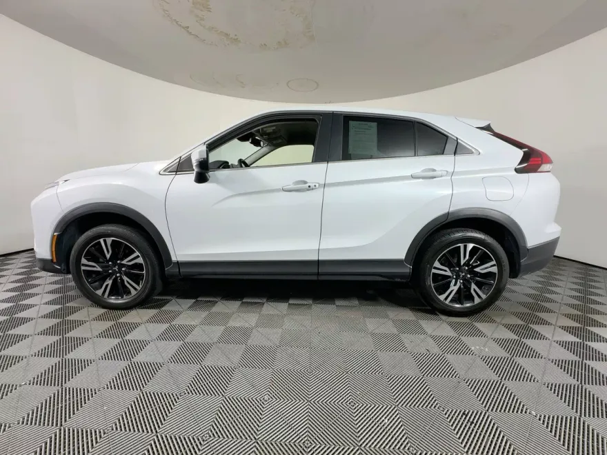 2024 Mitsubishi Eclipse Cross SE photo 1