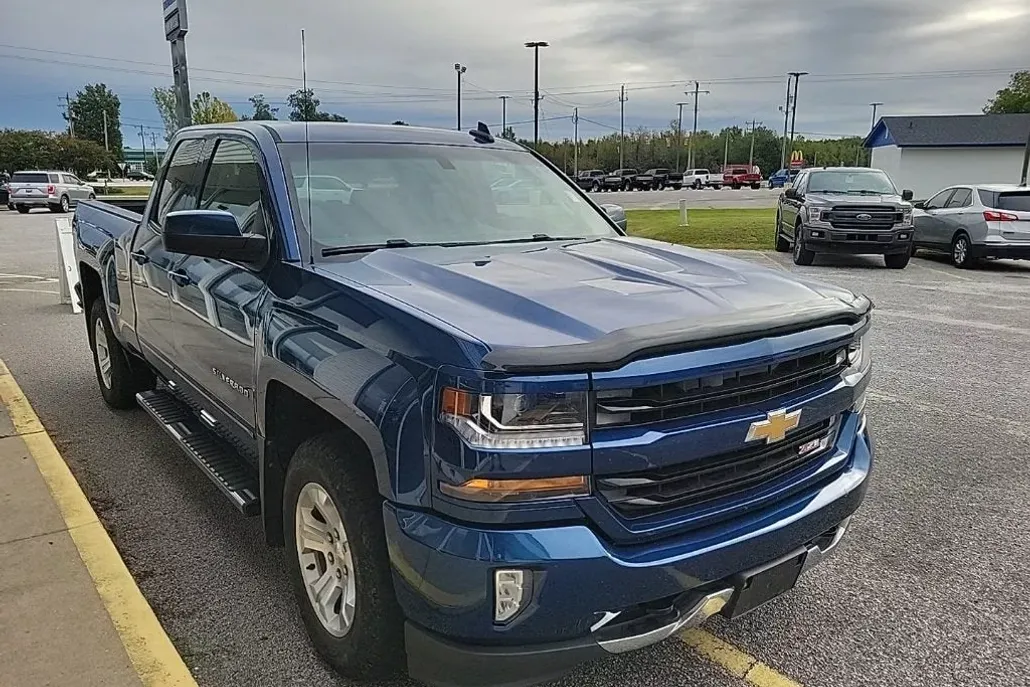 2016 Chevrolet Silverado 1500 LT photo 1