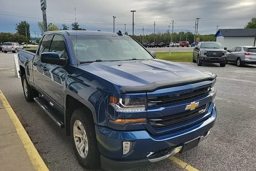 2016 Chevrolet Silverado 1500 LT photo 1