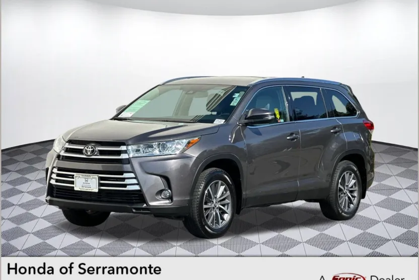 2019 Toyota Highlander XLE photo 1