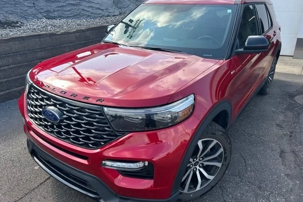 2023 Ford Explorer ST-Line photo 1