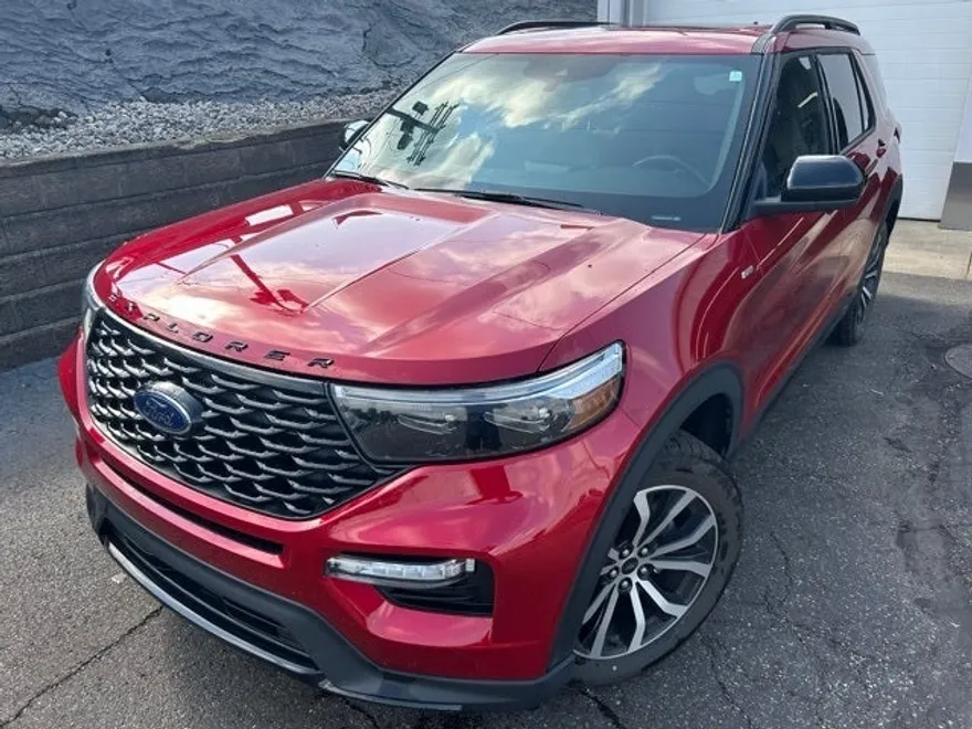 2023 Ford Explorer ST-Line photo 1