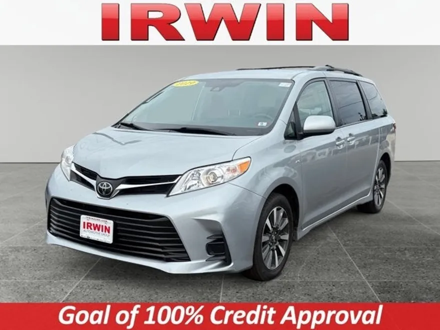 2019 Toyota Sienna LE photo 1