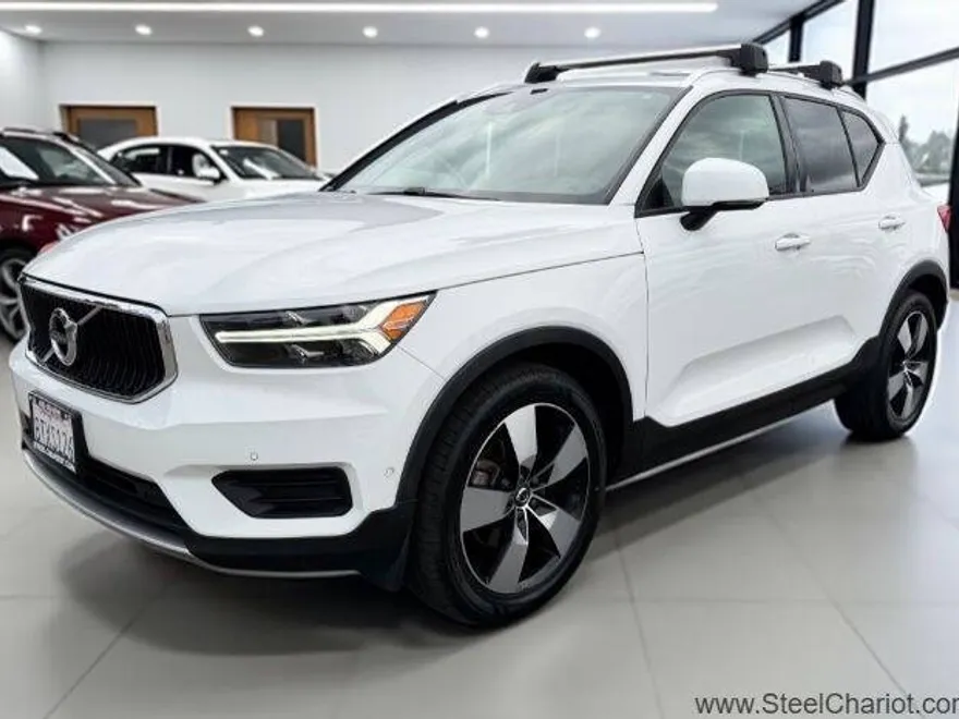 2019 Volvo XC40 T5 Momentum photo 1