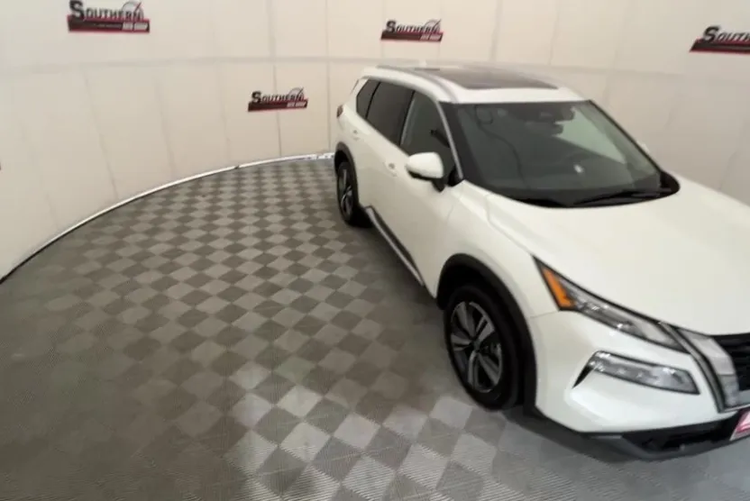 2023 Nissan Rogue SL photo 1