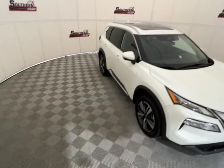 2023 Nissan Rogue SL photo 1