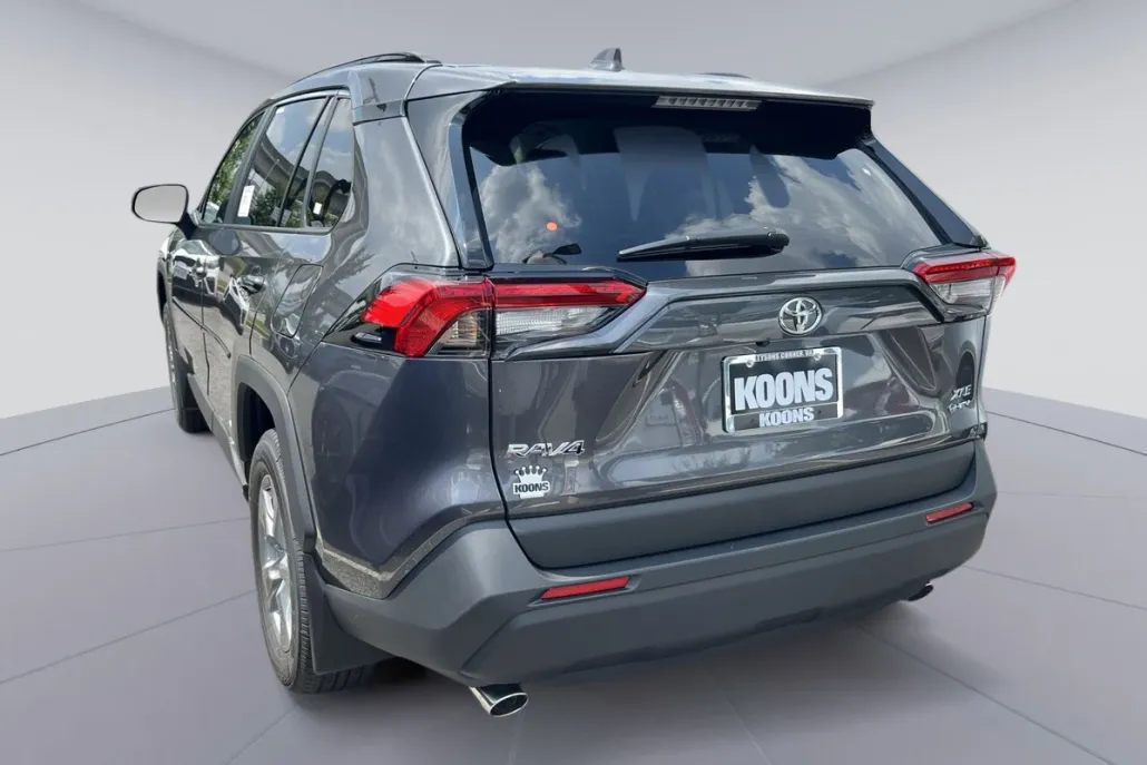 2025 Toyota RAV4 Hybrid XLE photo 1