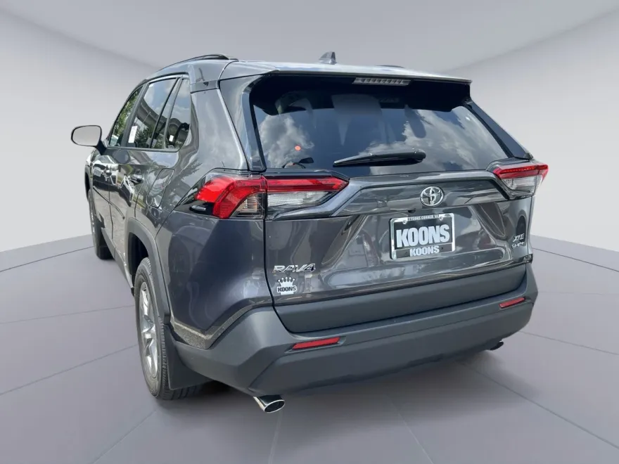 2025 Toyota RAV4 Hybrid XLE photo 1