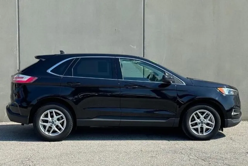 2022 Ford Edge SEL photo 1