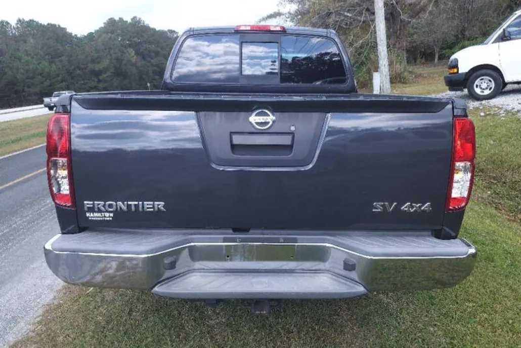 2015 Nissan Frontier SV photo 1