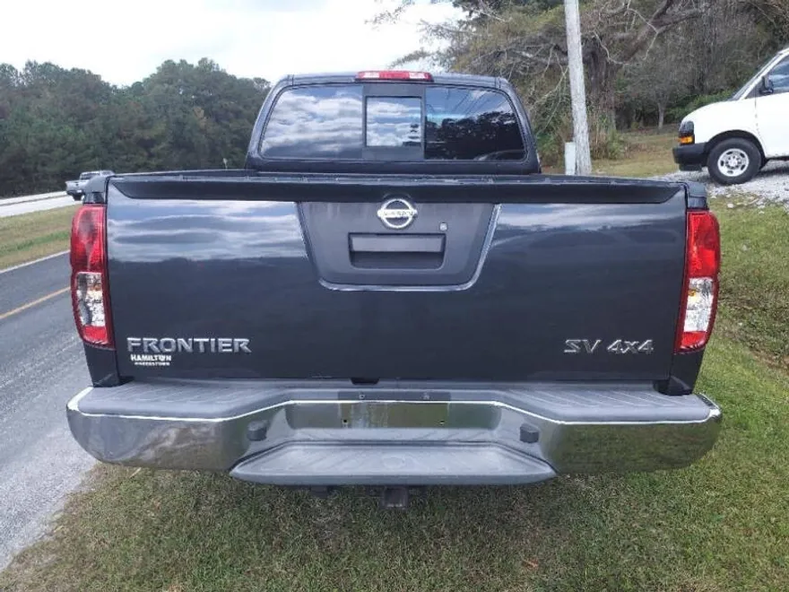 2015 Nissan Frontier SV photo 1
