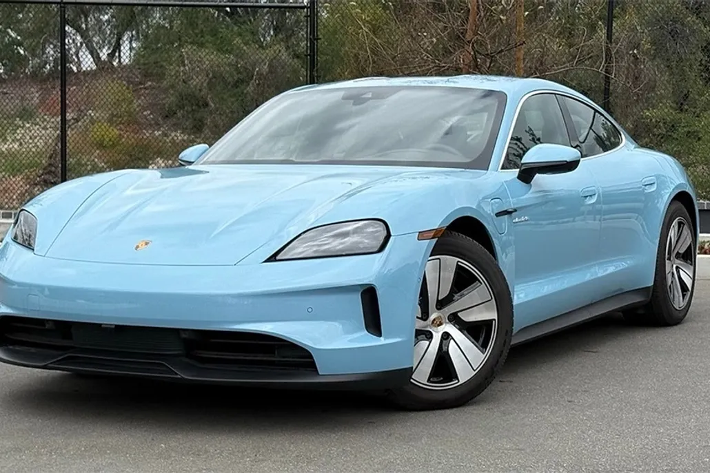 2025 Porsche Taycan 4S photo 1