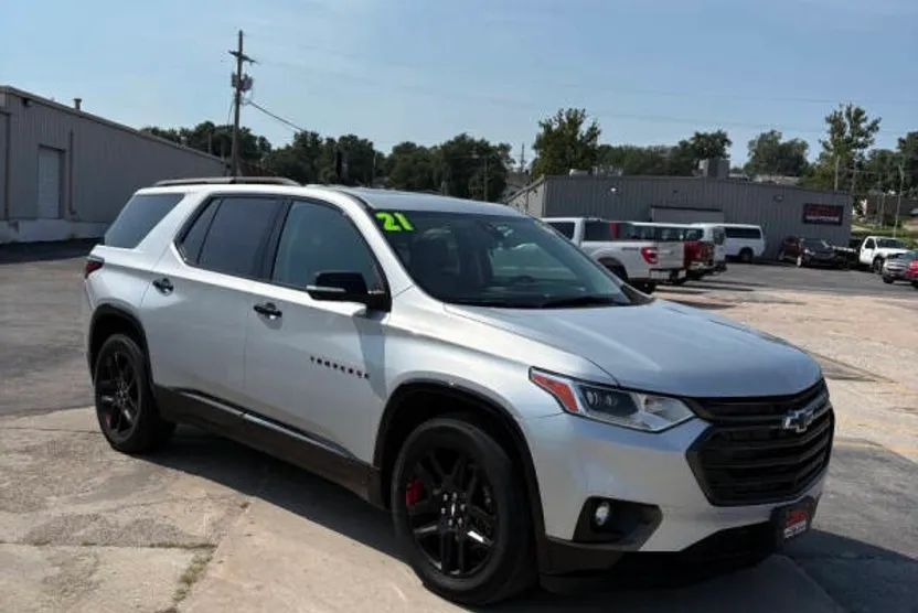 2021 Chevrolet Traverse Premier photo 1